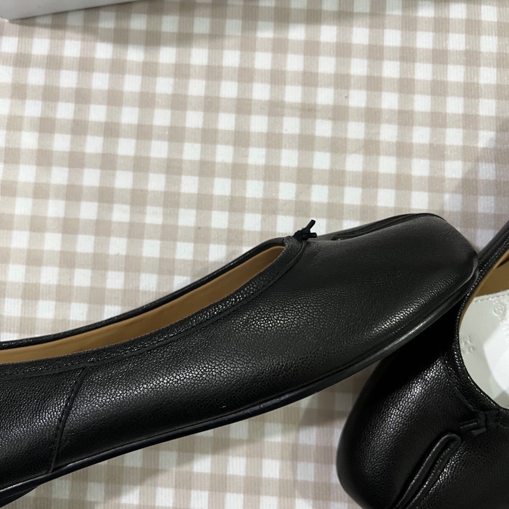 Maison Martin Margiela Black Split-Toe Leather Ballet Flats - Picture 8 of 10